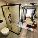 Oji Boutique Hotell *