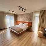 Oji Boutique * אלאניה