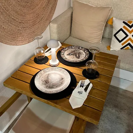 Oji Boutique Готель *